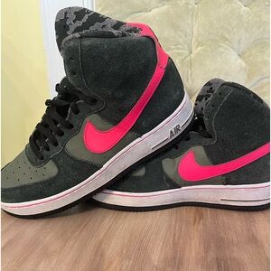 Nike Air Force 1 High Green/Camo/Pink size 7Y
